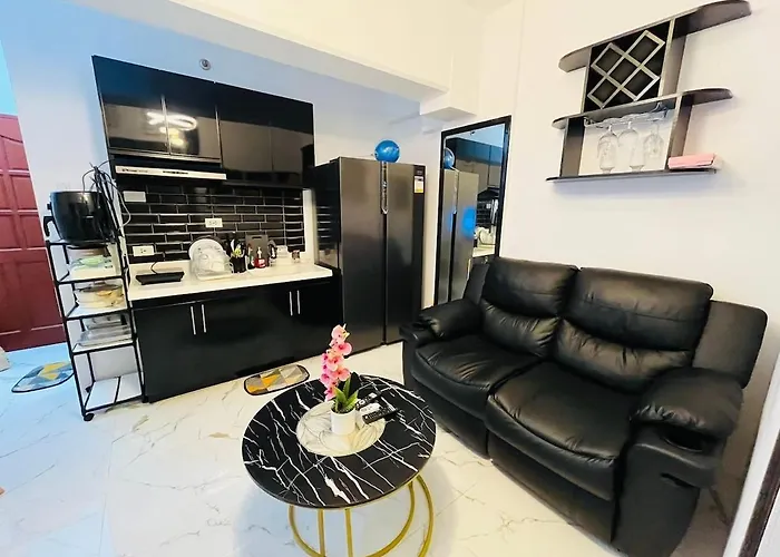 Your Perfect Staycation Spot! アパート マクタン